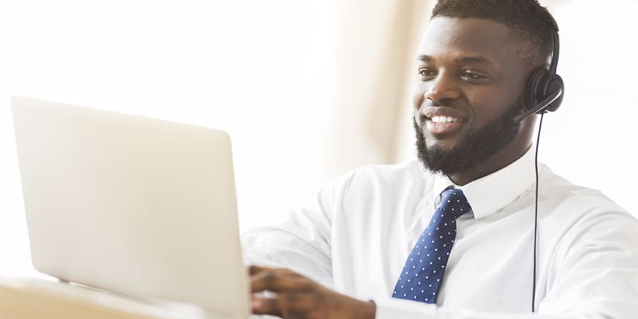 Why do most people prefer live chat support?